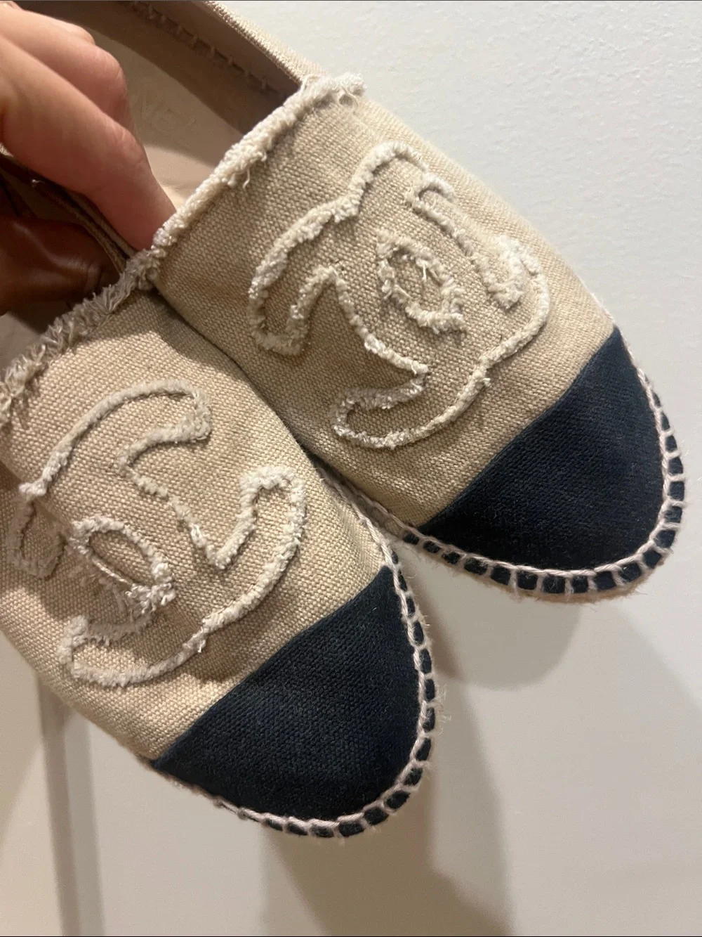 CHANEL Beige Canvas Espadrilles with Black Cap Toe and Signature CC SIZE 39